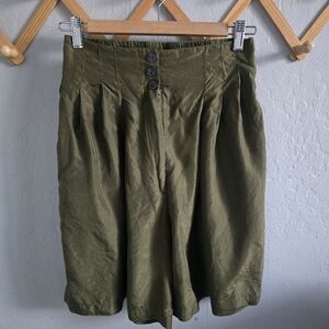 Vintage Express 100% Silk Highwaisted Bermuda Shorts Size 2